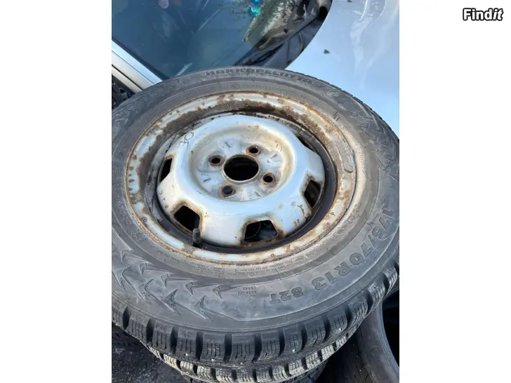 Myydään Nissan sunny/micra 175/70-13