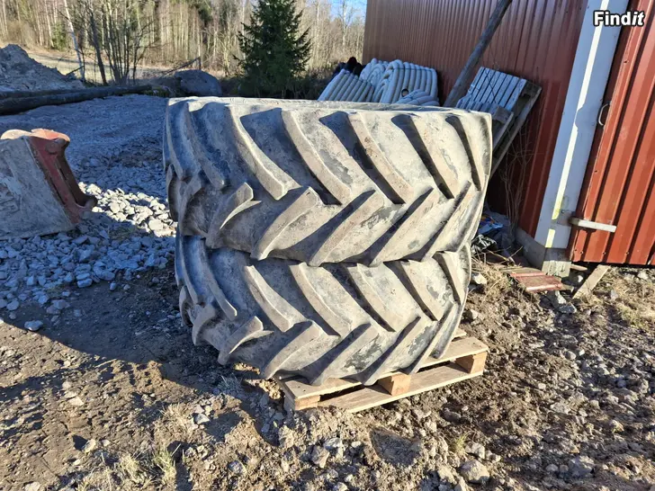 Myydään Däck säljes två st 540/65r28