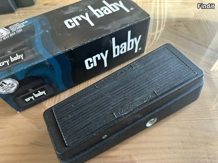 Myydään Kitarapedaaleja