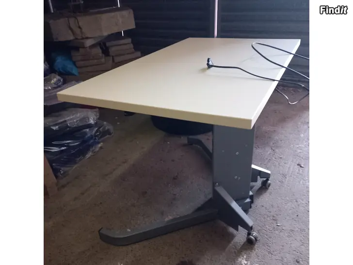 Säljes Yksijalkainen sähköpöytä - Elskrivbord