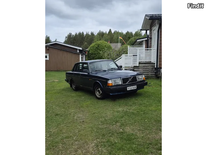 Myydään Volvo 240