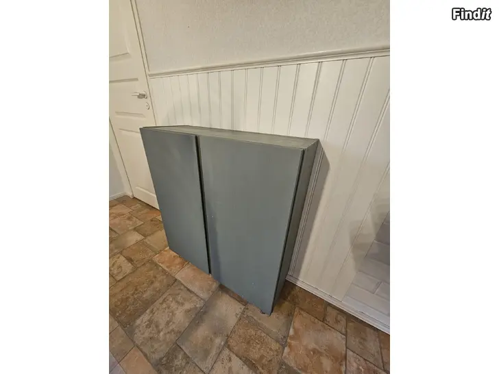 Säljes IKEA-Ivar 80x30 skåp med rostfria fötter