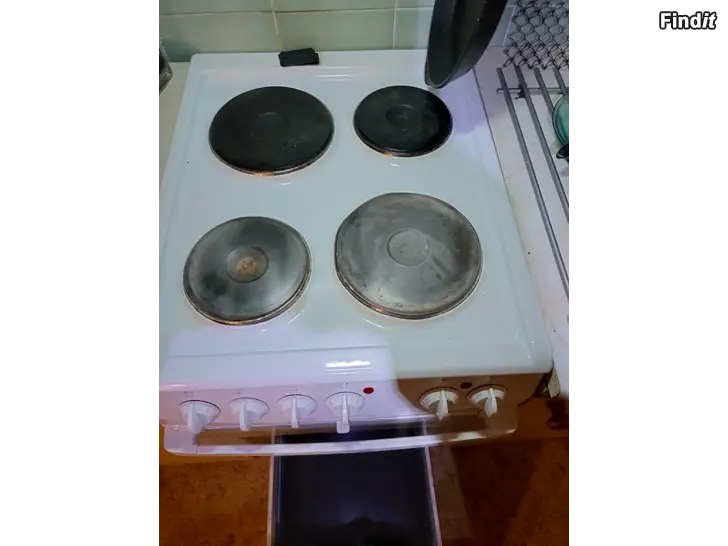 Säljes 50cm bred Helkama spis 90cm hög