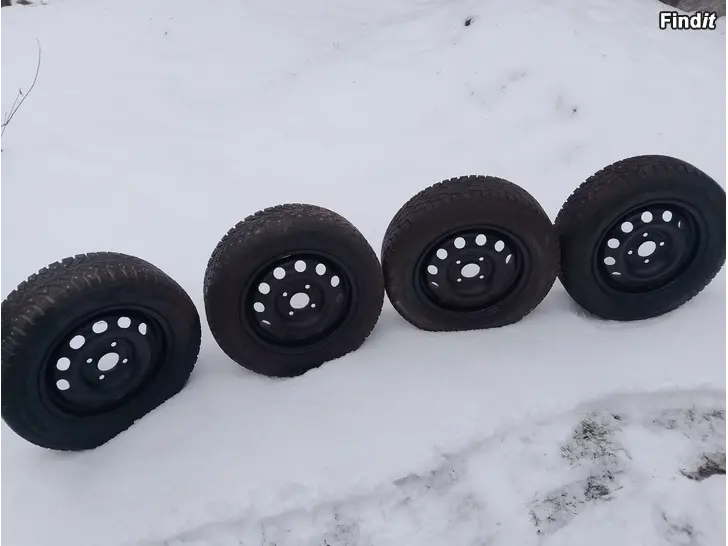 Myydään Talvirenkaat Ford
