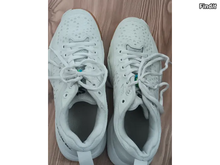 Säljes Salming sisäpelikengät 38