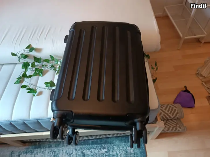 Myydään Travel suitcase