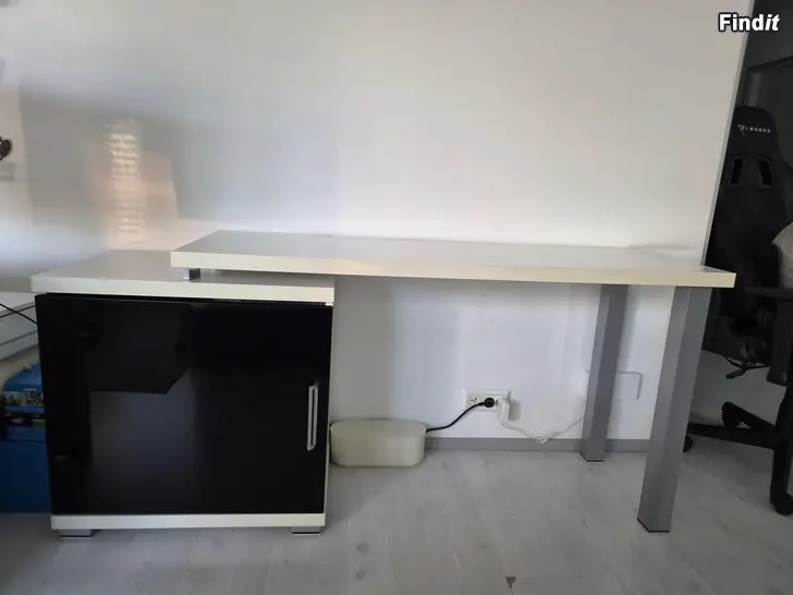 Myydään Hiipakka Vuono työpöytä