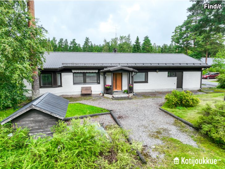 Säljes 5R + K+ BDR +B + KVR +GARAGE  i Gerby