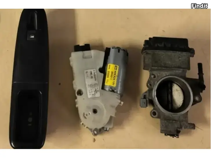 Myydään Akkun kiinnike kattoluukku moottori