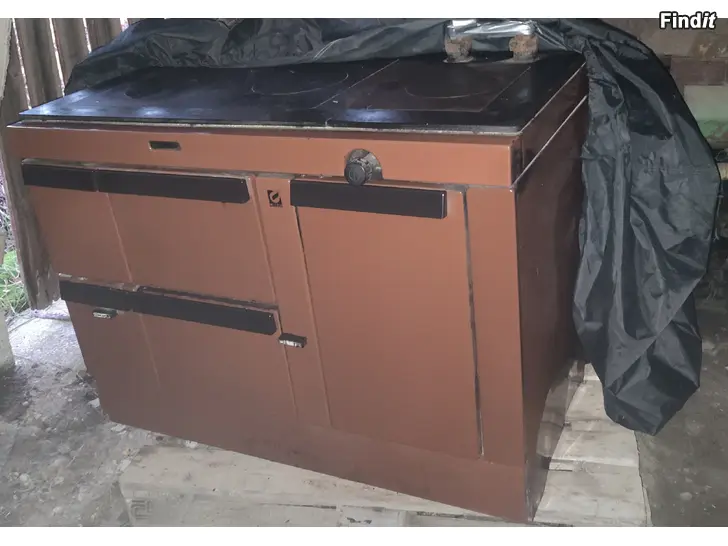 Myydään Vesikiertoinen LEINO 15 kw uuniliesi kahdella polttopesällä