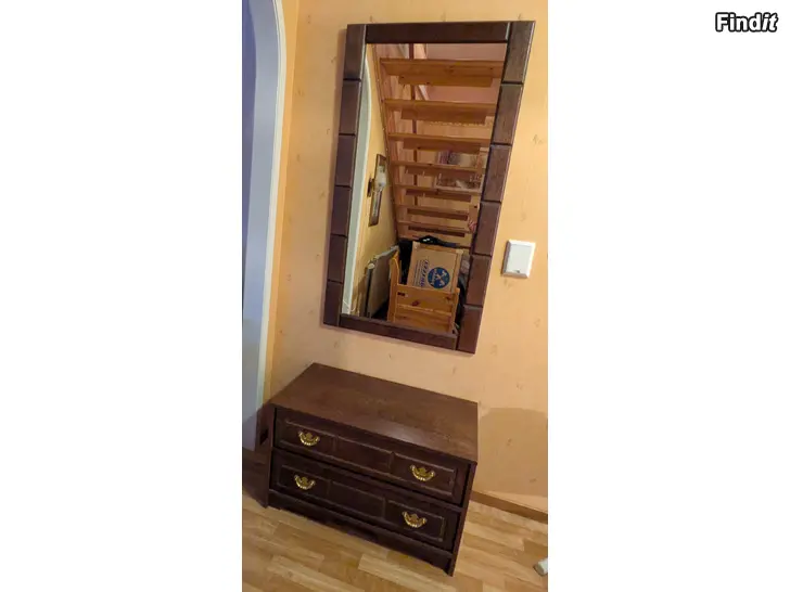 Säljes Spegel och byrå