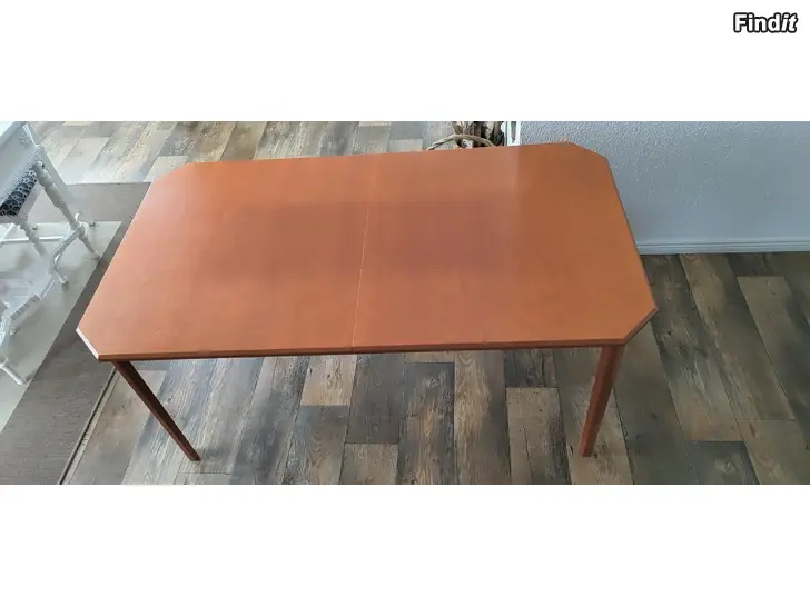 Säljes Bord + 6 stolar