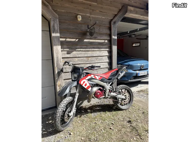 Säljes Myydään hyvässä kunnossa oleva Aprilia Sx 50