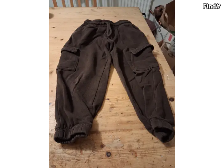 Myydään Blandade kläder 124