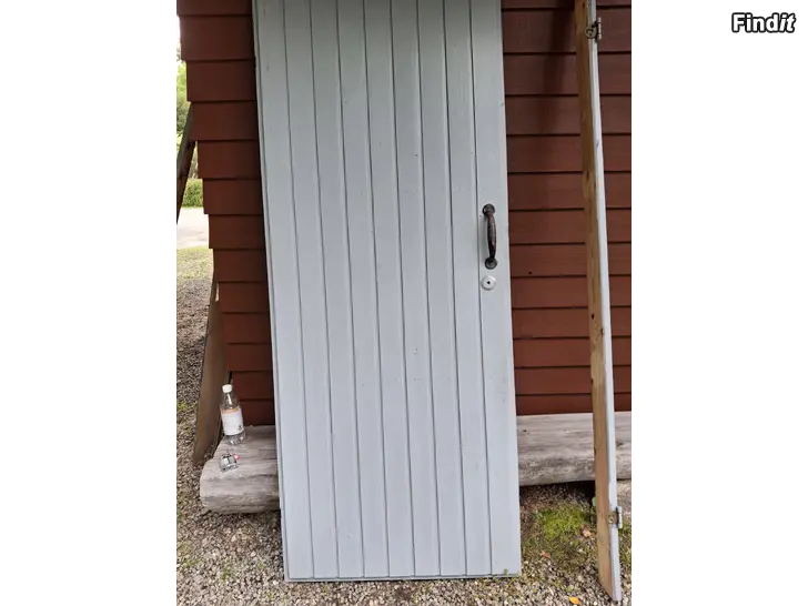 Säljes Trädörr med karm 90 × 209 cm  RR22