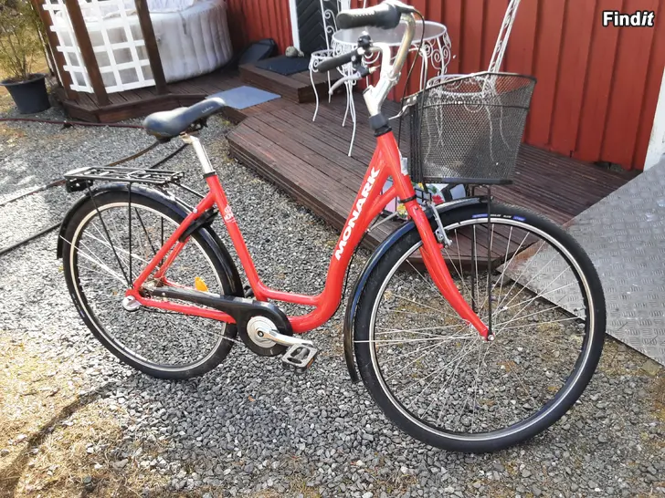 Myydään Myytävänä Monark naistenpyörä