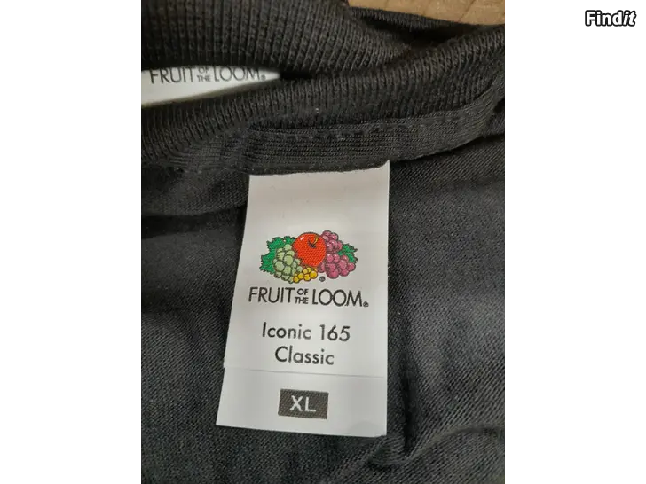 Säljes T-shirts Iconic XL och L endast två euro per stycke