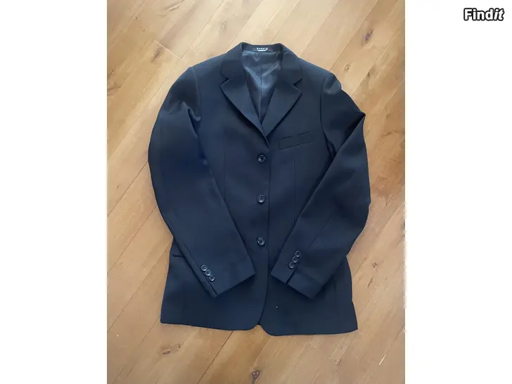 Myydään Svart kostym stl 170