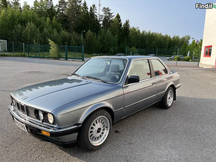 Myydään BMW 323i-83, museorekisterissä