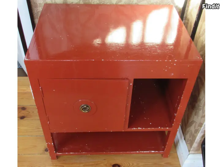 Säljes Skåp 70-tal