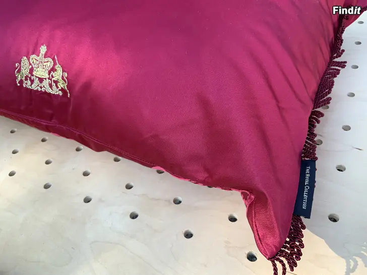 Säljes Designers Guild dynor, helt i silke av hög kvalitet
