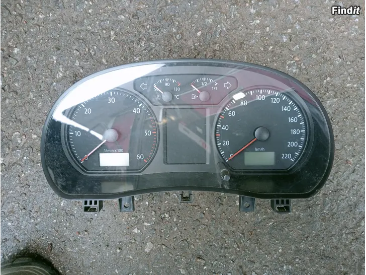 Myydään VW Polo 2005 mittaristo 6Q0920803D
