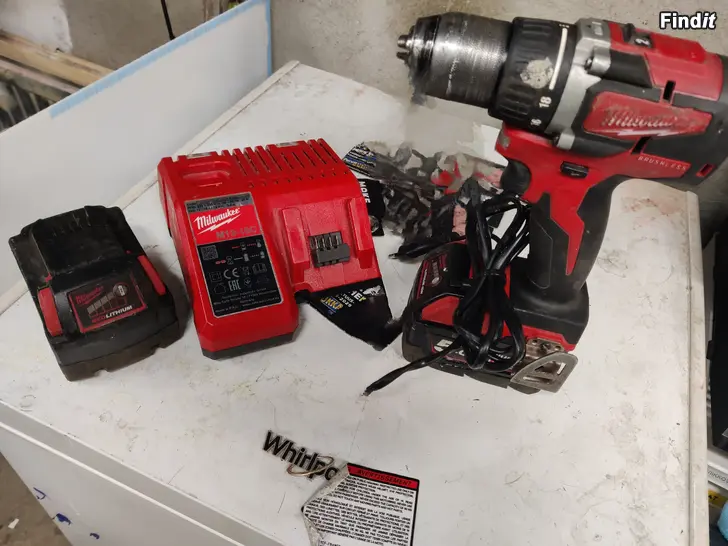 Myydään Milwaukee M18 porakone