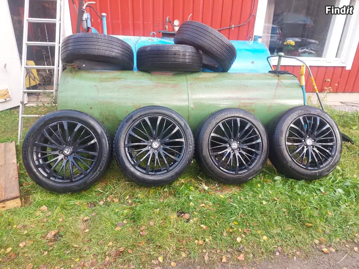Säljes Svarta Alu fälgar 19x10
