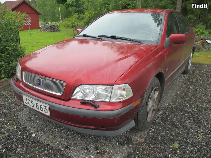 Myydään VOLVO S40   1,8   1999, varaosiksi