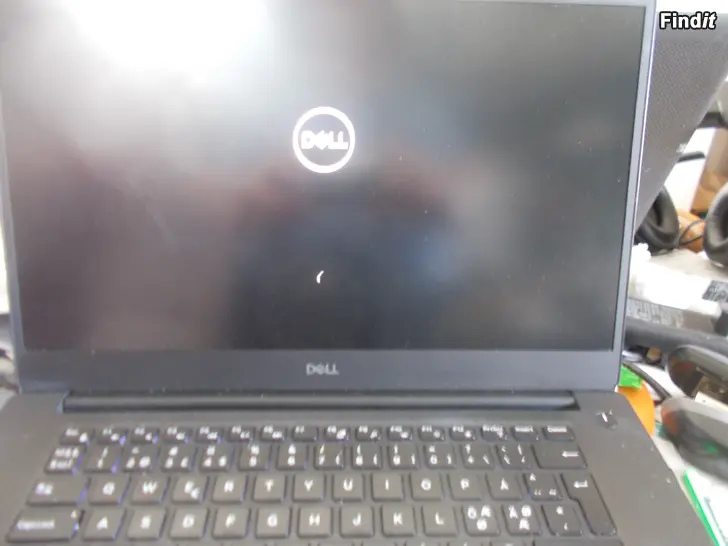 Myydään DELL Presision 5540 i9 prosessori