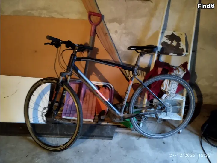 Myydään Bra Hybridcykel, märke WHITE SÄLJES