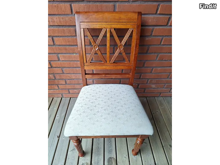 Säljes Stolar och bord