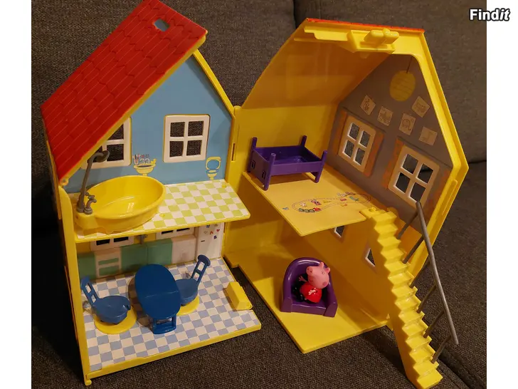 Myydään Pipsa possu talo tarvikkeineen