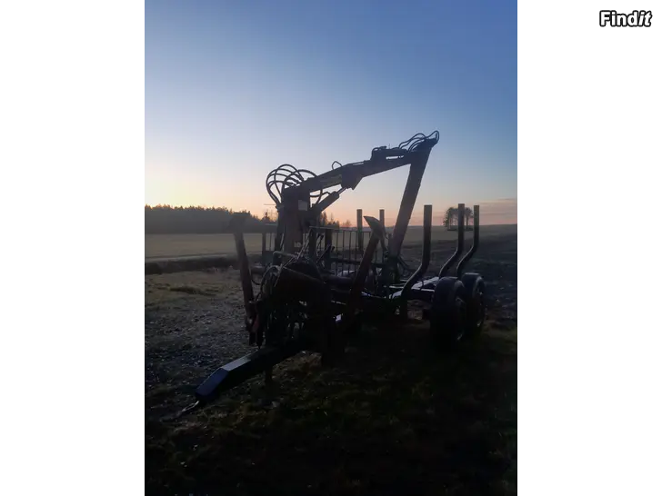 Säljes Skogsekipage hakki 2400a+vagn jussmara