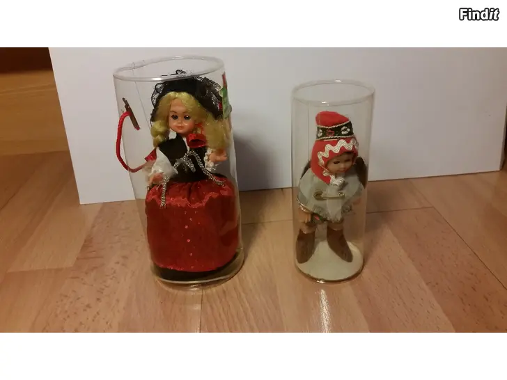 Myydään Koristenuket 2kpl