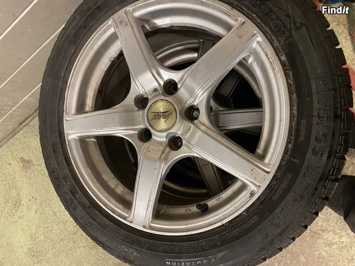 Myydään VW nastarenkaat