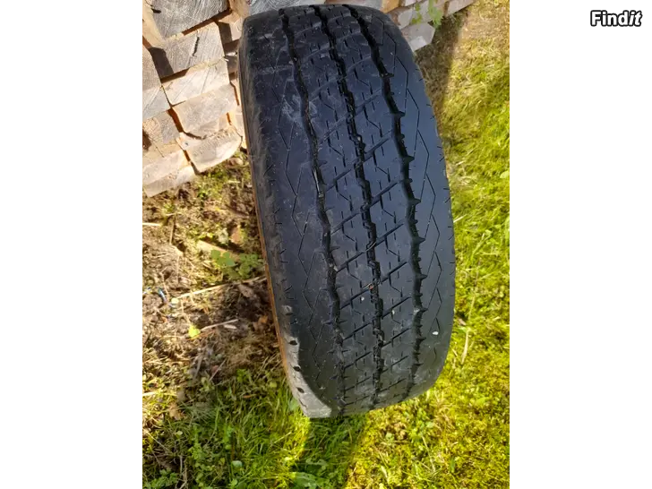 Säljes C däck för paketbil eller båtvagn