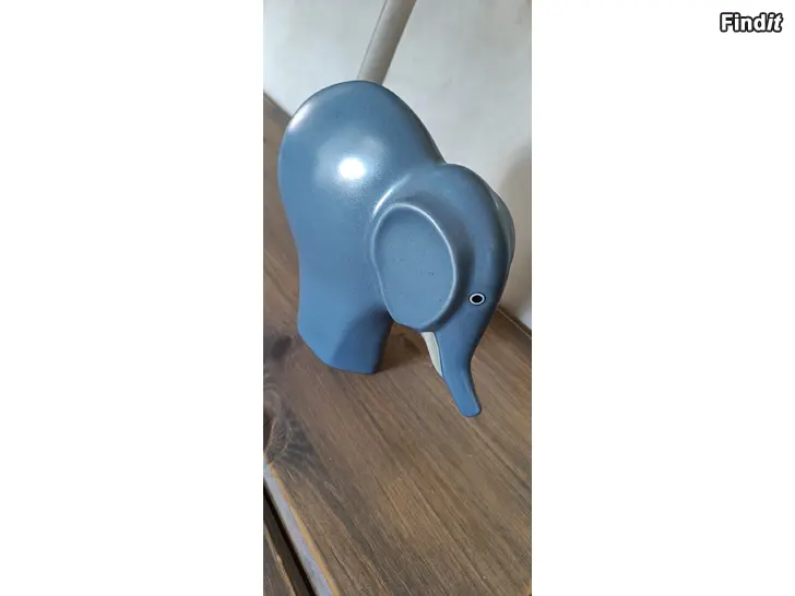 Myydään Selma-norsu Howard Smith Arabia