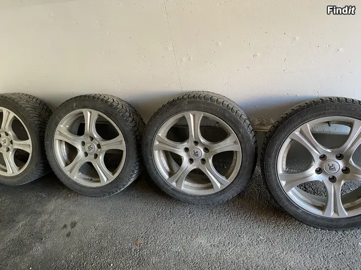 Säljes Aluminiumfälgar med vinterdäck