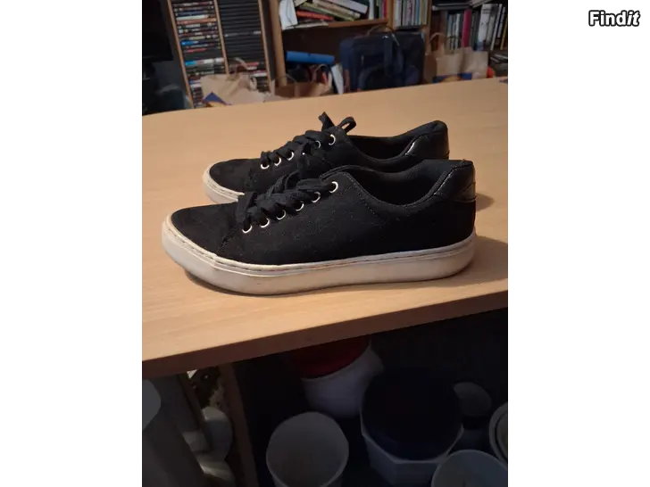 Säljes Sneakers st 37..