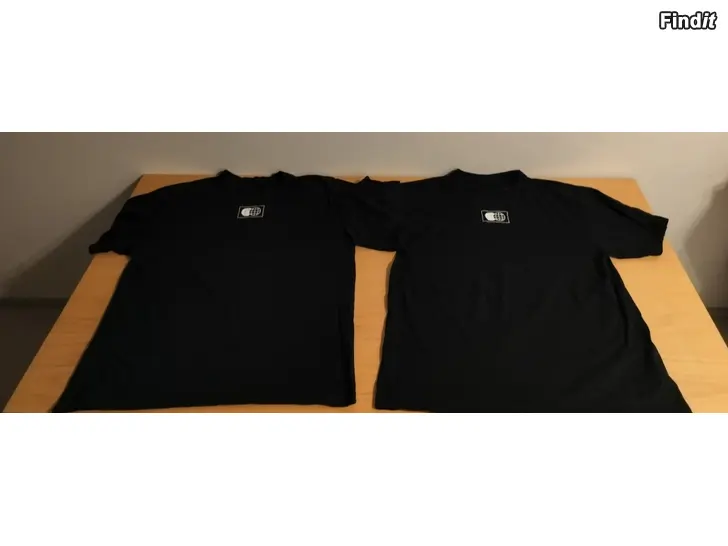 Myydään Kuumaa bändin t-paita