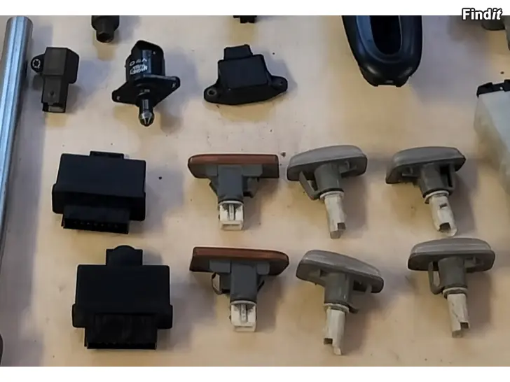 Myydään Kaasuläpäanturi tyhjäkäyntianturi sivuvilkkut