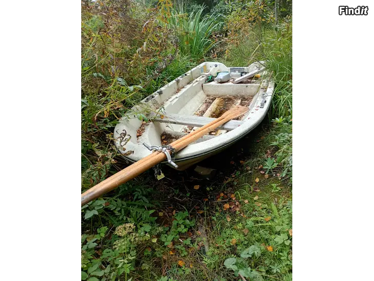 Myydään Lami ponttooneilla 2 pohja vene