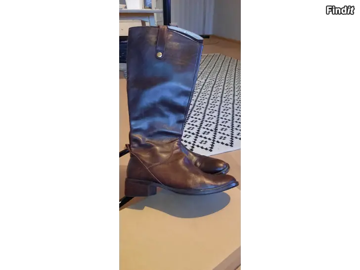 Säljes Läderstövlar 37 av Laura Ashley