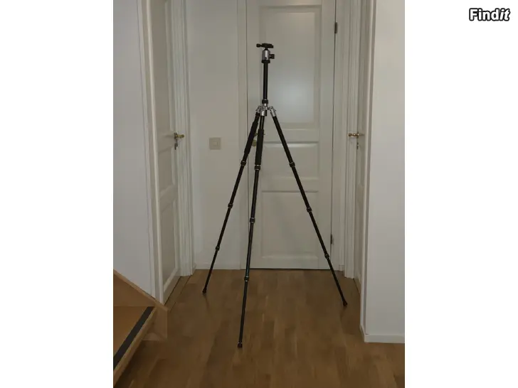Myydään Stabilt Zomei kamerastativ