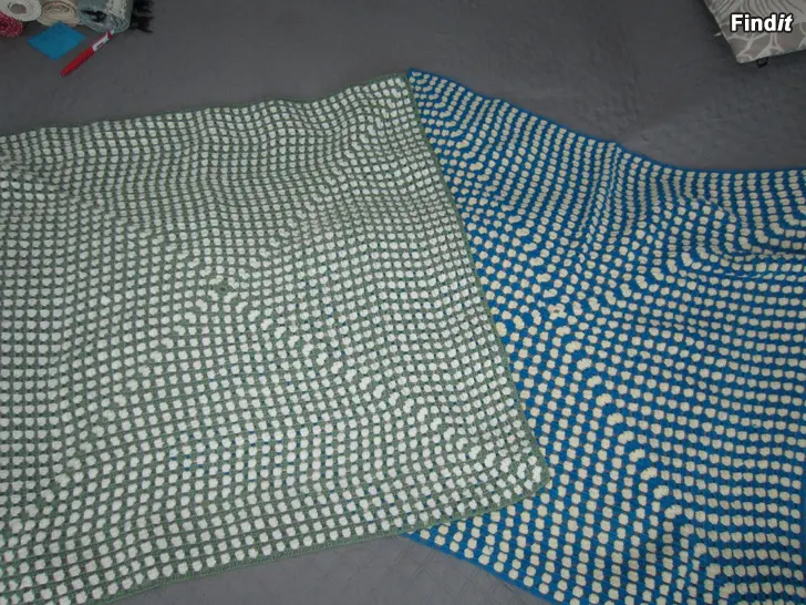 Myydään 80x80 virkatut peitteet