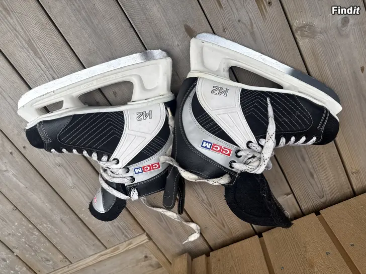 Säljes CCM skridskor/luistimet 11/280mm