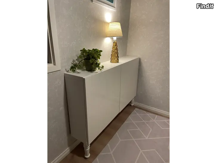 Myydään Väggskåp / tv-skåp