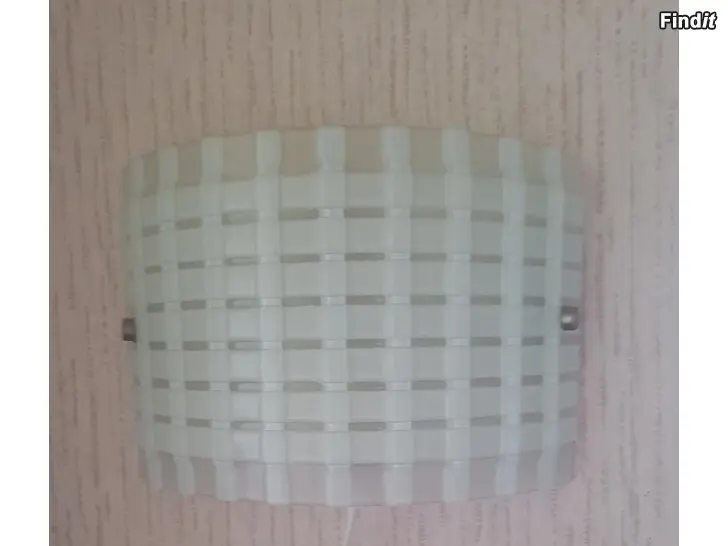 Säljes Vacker vägglampa i glas