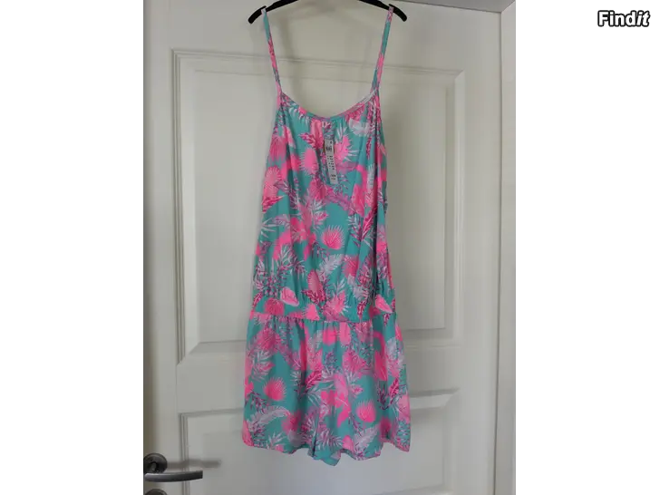 Säljes Söt shorts dress storlek 158/ 164